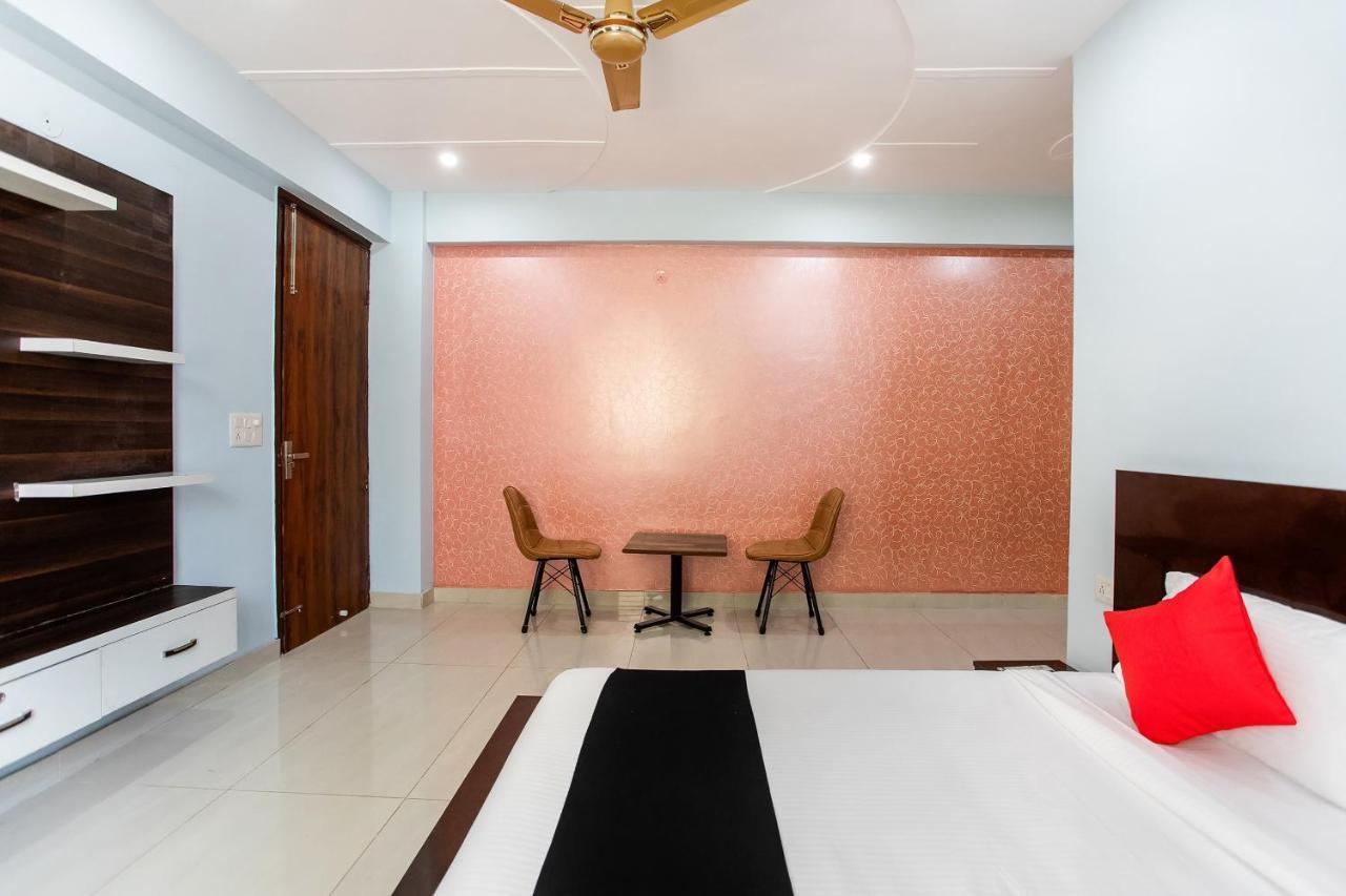 Hotel Capital O Harish Residency à Gurgaon Extérieur photo