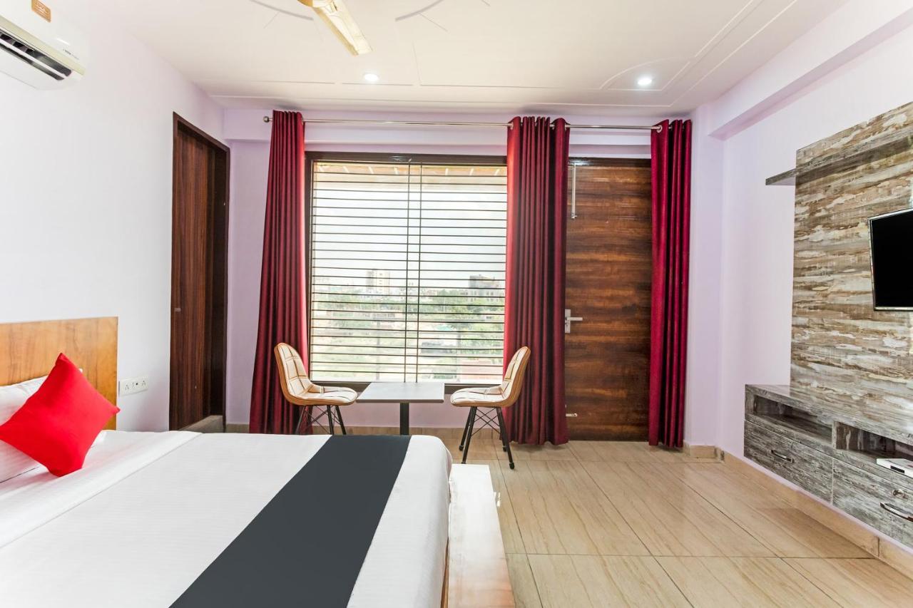 Hotel Capital O Harish Residency à Gurgaon Extérieur photo