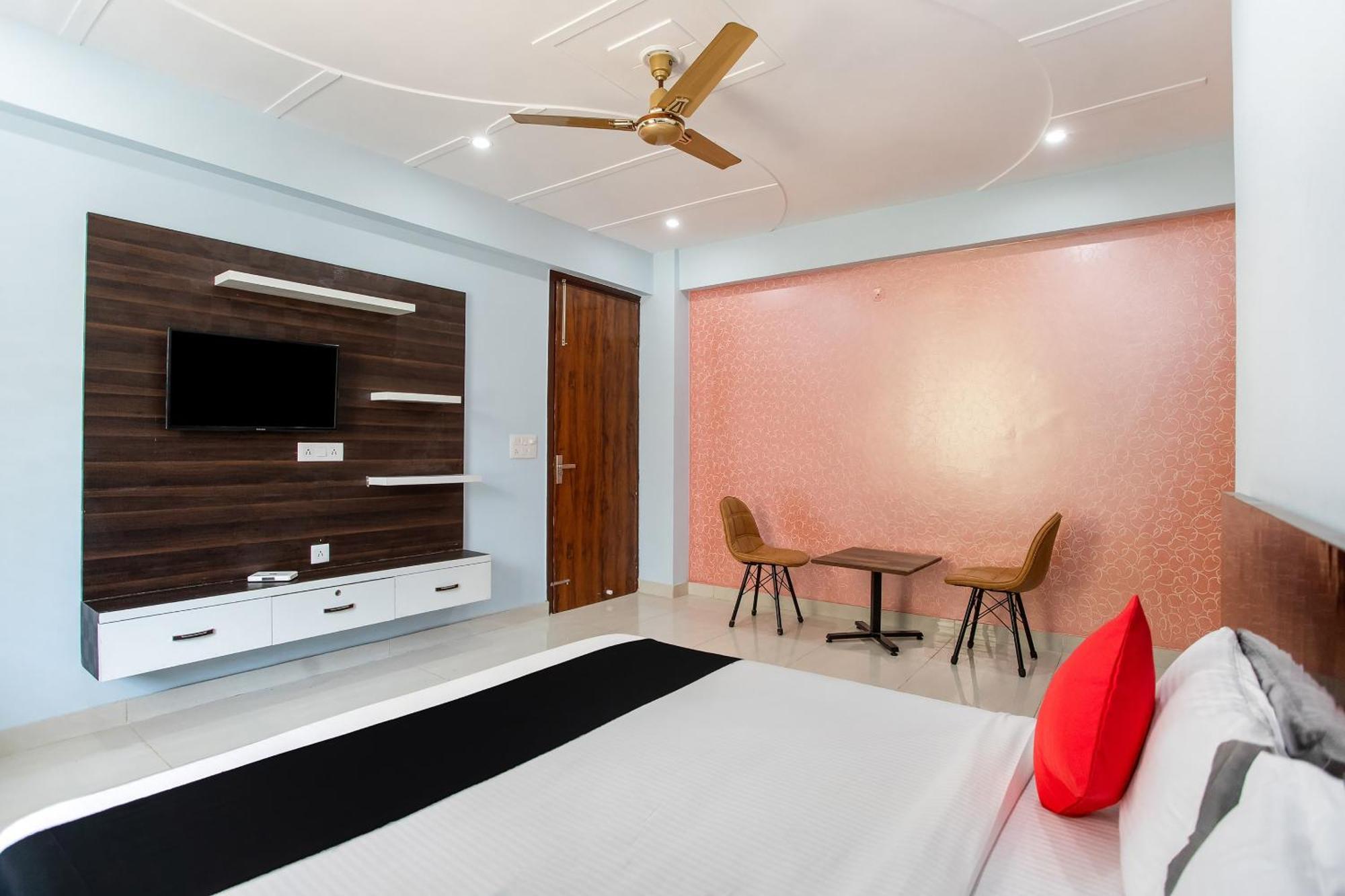 Hotel Capital O Harish Residency à Gurgaon Extérieur photo