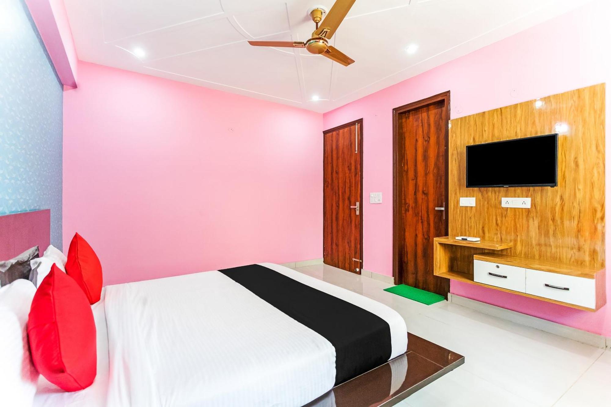 Hotel Capital O Harish Residency à Gurgaon Extérieur photo