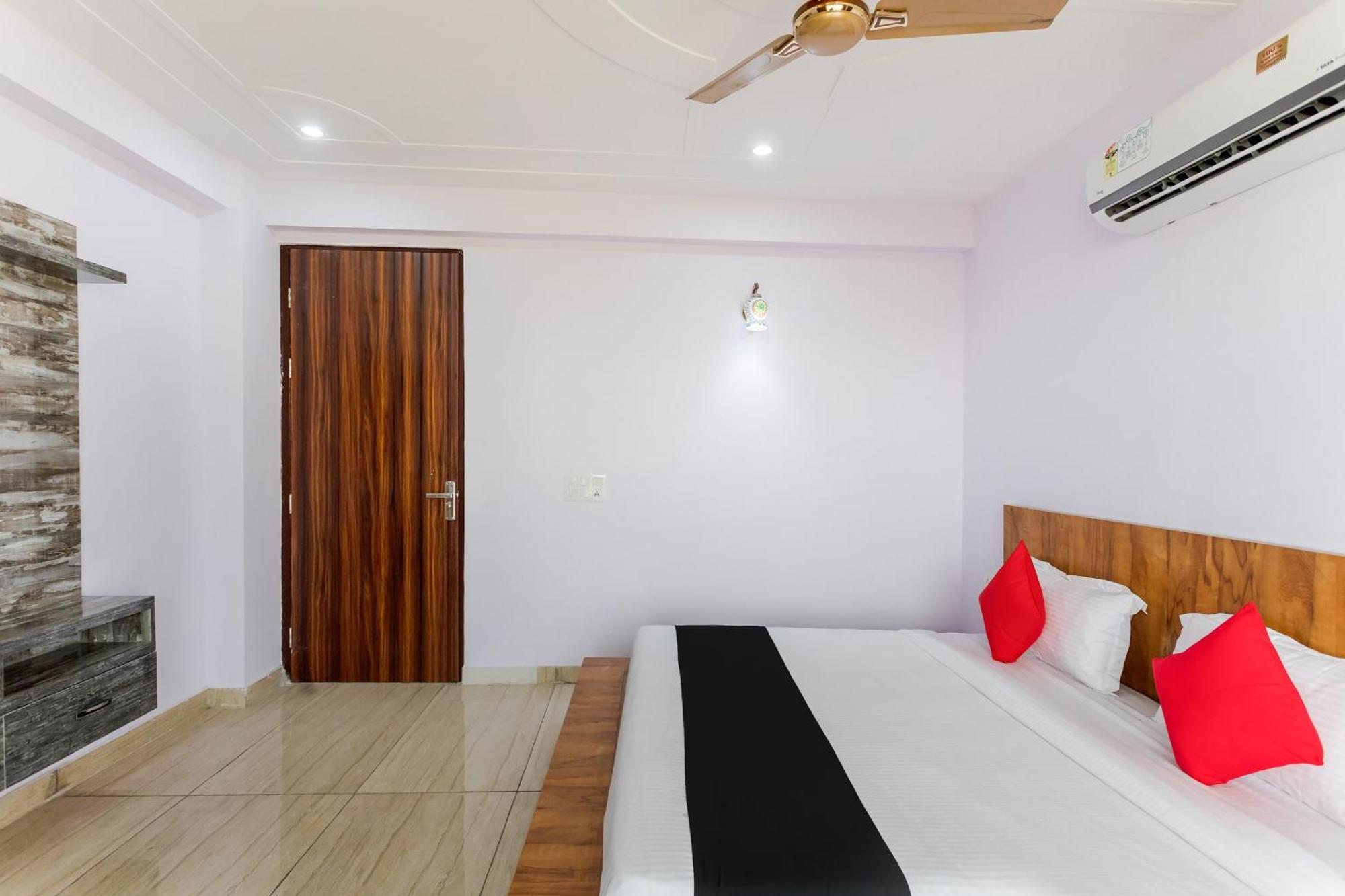 Hotel Capital O Harish Residency à Gurgaon Extérieur photo