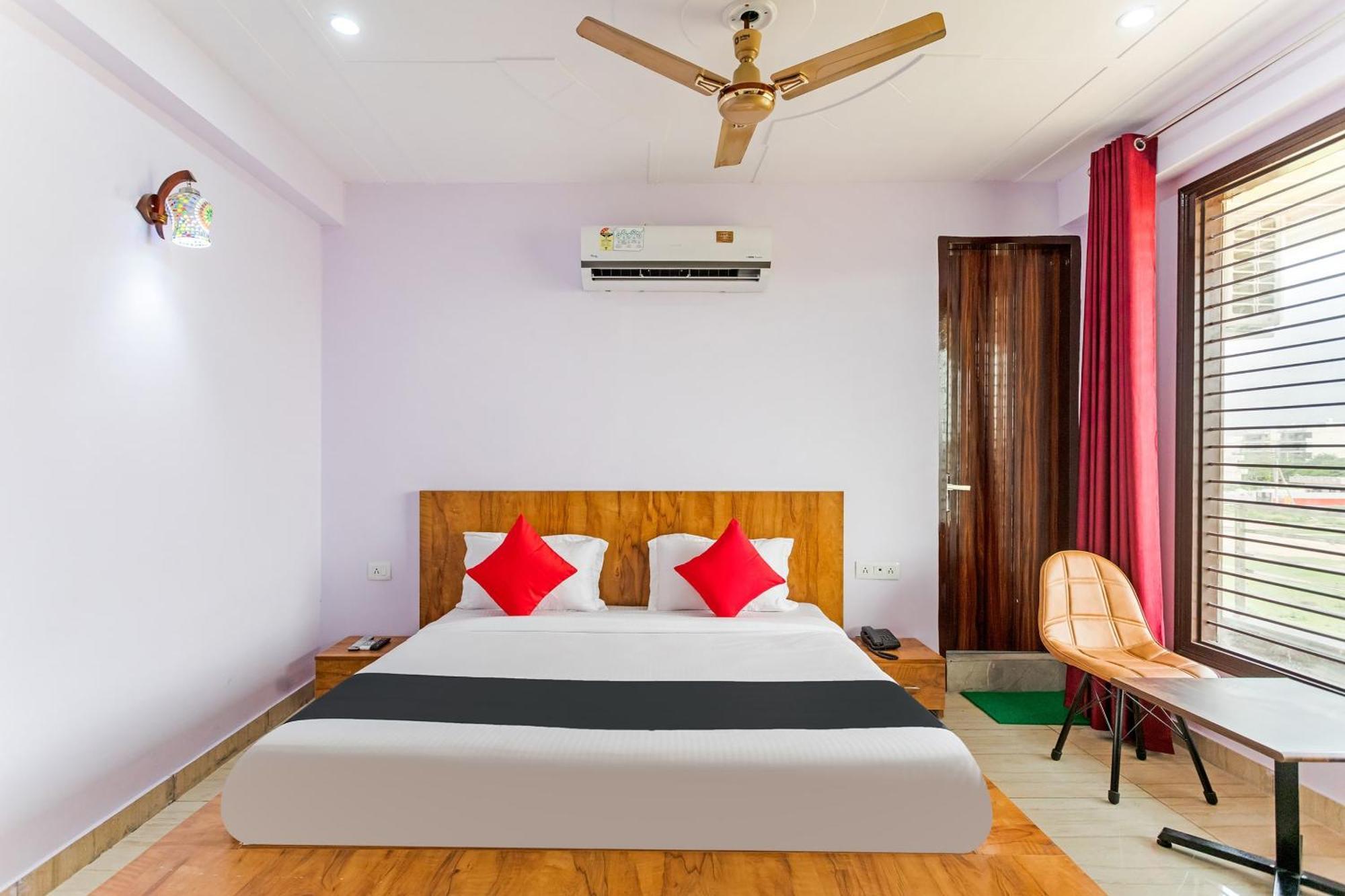 Hotel Capital O Harish Residency à Gurgaon Extérieur photo