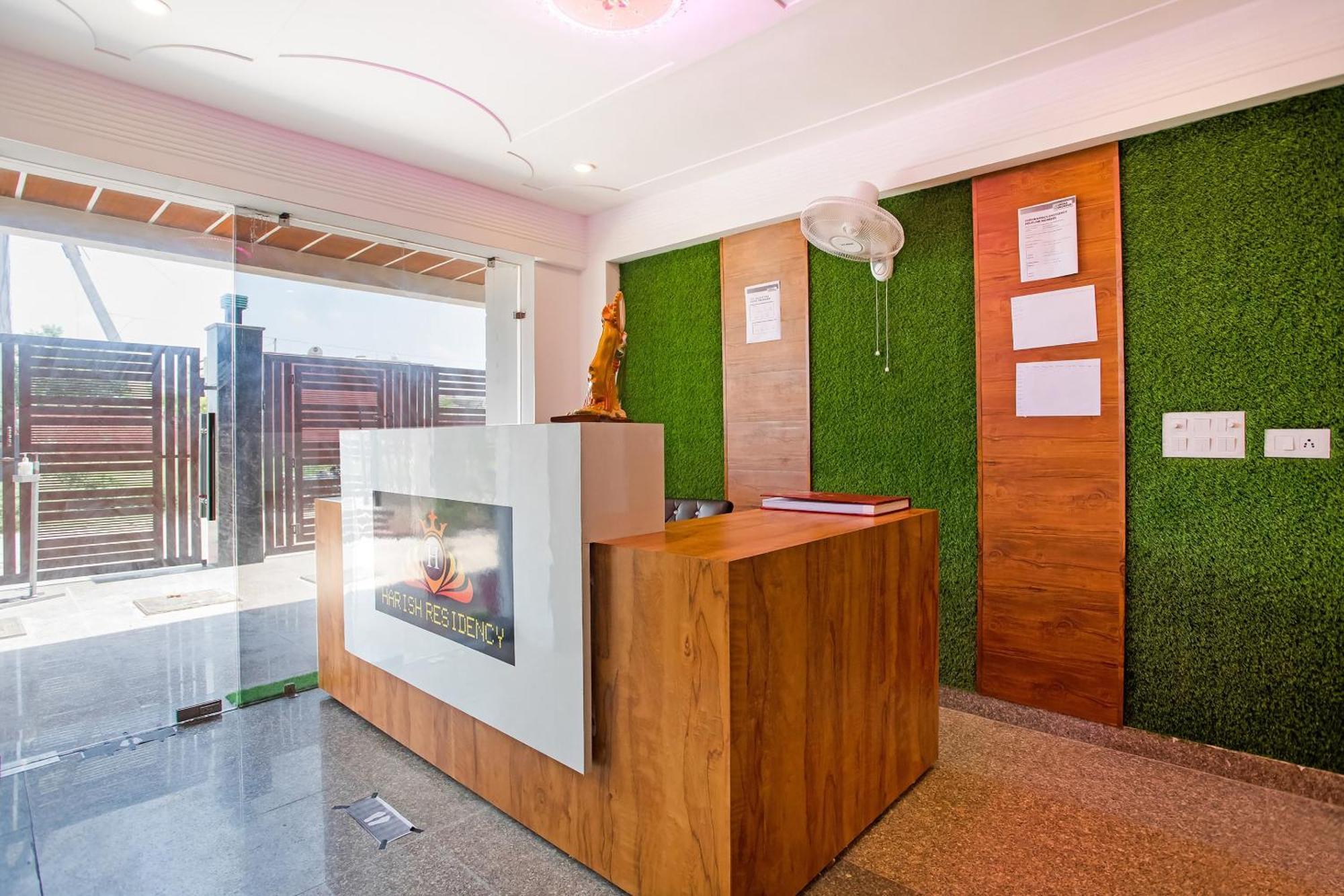 Hotel Capital O Harish Residency à Gurgaon Extérieur photo